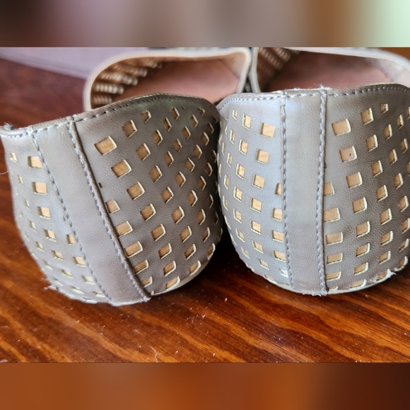 Restricted brand Mesh Flats in Taupe, size 7.5 - Picture 5 of 7